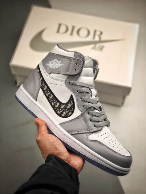 tenis Air Jordan 1 High de Jordan x Dior 